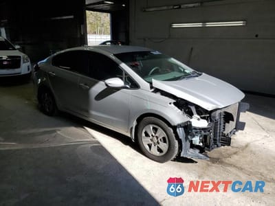 Czwarte zdjęcie samochodu z boku: 2018 KIA FORTE LX VIN:3KPFL4A74JE284598 - miniatura