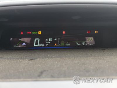 Zdjęcie 9 z 12 samochodu: 2012 TOYOTA PRIUS V VIN:JTDZN3EU2C3160535 - miniatura