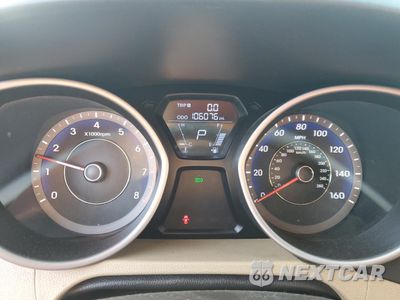 Zdjęcie 9 z 12 samochodu: 2012 HYUNDAI ELANTRA GLS VIN:KMHDH4AE0CU271399 - miniatura