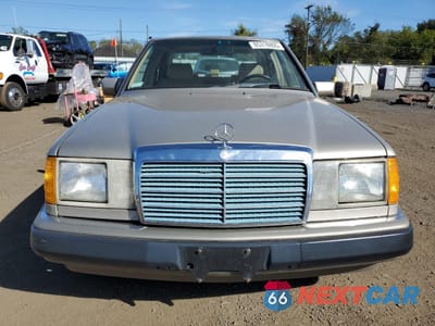Piąte zdjęcie samochodu w środku: 1990 MERCEDES-BENZ 300 E 2.6 VIN:WDBEA26D2LB221888 - miniatura