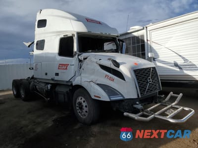2022 VOLVO VN VNL 4V4NC9EH9NN293086 - główne zdjęcie licytacji z USA - miniatura