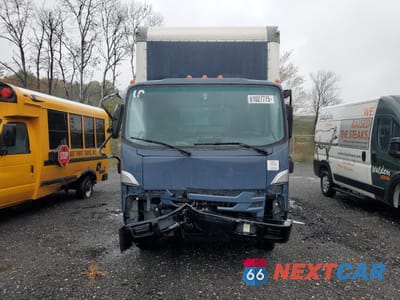 Piąte zdjęcie samochodu w środku: 2022 ISUZU NRR VIN:JALE5W167N7304825 - miniatura