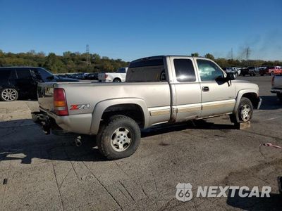Trzecie zdjęcie samochodu z tyłu: 2002 CHEVROLET SILVERADO K1500 VIN:2GCEK19T721209374 - miniatura
