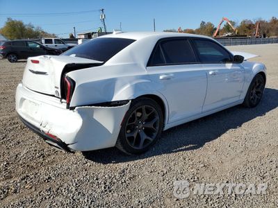Trzecie zdjęcie samochodu z tyłu: 2020 CHRYSLER 300 TOURING VIN:2C3CCAAG9LH230002 - miniatura