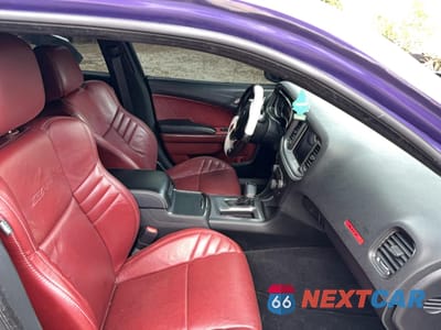 Piąte zdjęcie samochodu w środku: 2019 DODGE CHARGER SRT HELLCAT VIN:2C3CDXL98KH711937 - miniatura