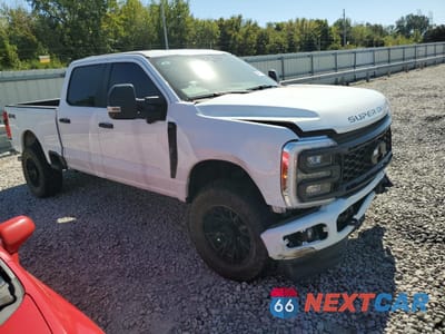 Czwarte zdjęcie samochodu z boku: 2024 FORD F250 SUPER DUTY VIN:1FT8W2BA4REE93247 - miniatura