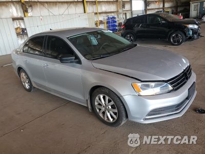 Czwarte zdjęcie samochodu z boku: 2015 VOLKSWAGEN JETTA SE VIN:3VWD17AJ3FM293118 - miniatura