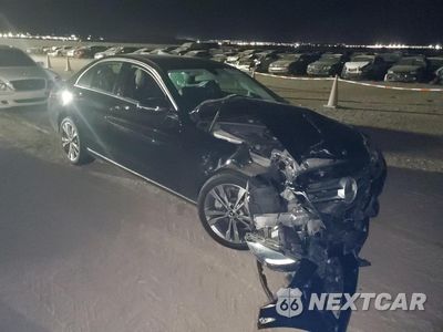 Czwarte zdjęcie samochodu z boku: 2017 MERCEDES-BENZ C 300 VIN:55SWF4JB1HU222896 - miniatura