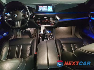 Zdjęcie 8 z 12 samochodu: 2018 BMW M550XI VIN:WBAJB9C52JG464441 - miniatura
