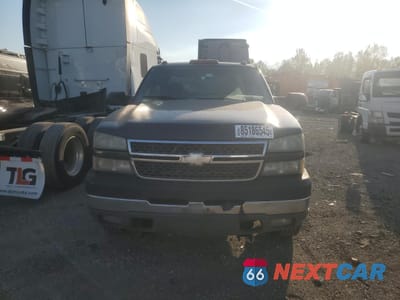 Piąte zdjęcie samochodu w środku: 2005 CHEVROLET SILVERADO 3500 WORK VIN:1GCJK33235F864509 - miniatura