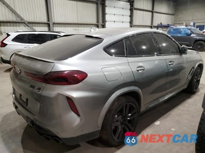 Trzecie zdjęcie samochodu z tyłu: 2021 BMW X6 M VIN:5YMCY0C08M9078760 - miniatura