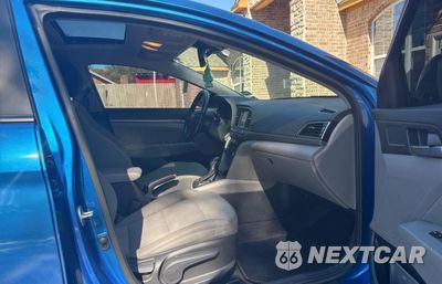 Piąte zdjęcie samochodu w środku: 2018 HYUNDAI ELANTRA SEL VIN:5NPD84LF0JH283604 - miniatura