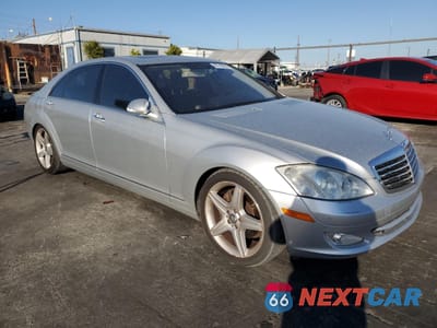 Czwarte zdjęcie samochodu z boku: 2007 MERCEDES-BENZ S 550 VIN:WDDNG71X67A102175 - miniatura