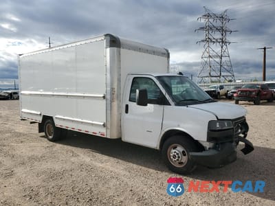 Czwarte zdjęcie samochodu z boku: 2022 GMC SAVANA CUTAWAY G3500 VIN:7GZ37TC71NN007295 - miniatura