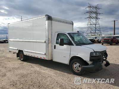 Czwarte zdjęcie samochodu z boku: 2022 GMC SAVANA CUTAWAY G3500 VIN:7GZ37TC71NN007295 - miniatura