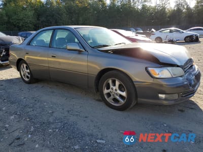 Czwarte zdjęcie samochodu z boku: 2000 LEXUS ES 300 VIN:JT8BF28G2Y0242903 - miniatura