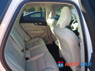 Zdjęcie 10 z 15 samochodu: 2020 VOLVO XC60 T5 MOMENTUM VIN:YV4102DK3L1423582 - miniatura