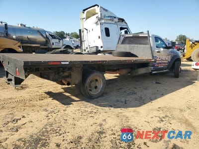 Trzecie zdjęcie samochodu z tyłu: 2020 RAM 5500 FLATBED TRUCK VIN:3C7WRMDL7LG113233 - miniatura