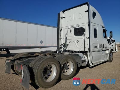 Czwarte zdjęcie samochodu z boku: 2019 FREIGHTLINER CASCADIA 126 SEMI TRUCK VIN:3AKJHHDR5KSKW2230 - miniatura