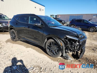 Czwarte zdjęcie samochodu z boku: 2025 CHEVROLET BLAZER RS VIN:3GNKBKRS3SS172383 - miniatura