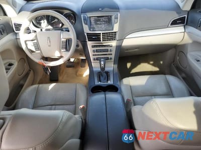 Zdjęcie 8 z 12 samochodu: 2011 LINCOLN MKT VIN:2LMHJ5AT5BBJ51164 - miniatura