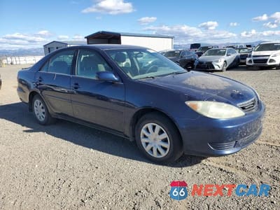Czwarte zdjęcie samochodu z boku: 2005 TOYOTA CAMRY LE VIN:4T1BE32K95U010192 - miniatura