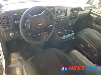 Zdjęcie 8 z 13 samochodu: 2021 CHEVROLET EXPRESS G2500 - CARGO VAN VIN:1GCWGAF77M1309822 - miniatura