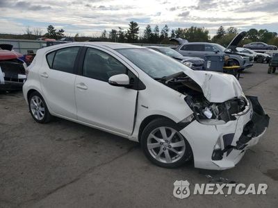 Czwarte zdjęcie samochodu z boku: 2013 TOYOTA PRIUS C VIN:JTDKDTB39D1034329 - miniatura