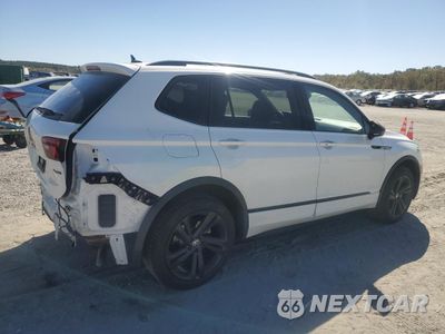 Trzecie zdjęcie samochodu z tyłu: 2024 VOLKSWAGEN TIGUAN SE R-LINE BLACK VIN:3VV8B7AX9RM180298 - miniatura