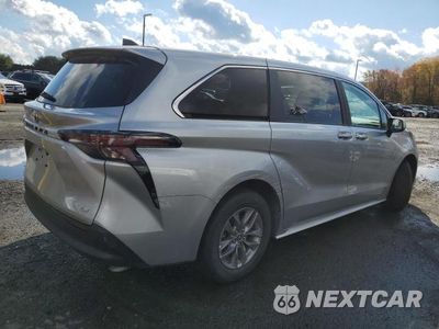 Trzecie zdjęcie samochodu z tyłu: 2025 TOYOTA SIENNA LE VIN:5TDKRKEC3SS240317 - miniatura