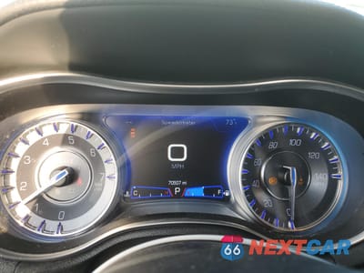 Zdjęcie 9 z 14 samochodu: 2021 CHRYSLER 300 TOURING VIN:2C3CCAAG3MH580193 - miniatura
