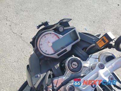 Zdjęcie 7 z 8 samochodu: 2018 BMW S 1000 R VIN:WB10D6208JZ762183 - miniatura