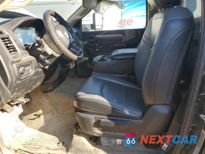 Zdjęcie 7 z 11 samochodu: 2020 RAM 5500 FLATBED TRUCK VIN:3C7WRMDL7LG113233 - miniatura