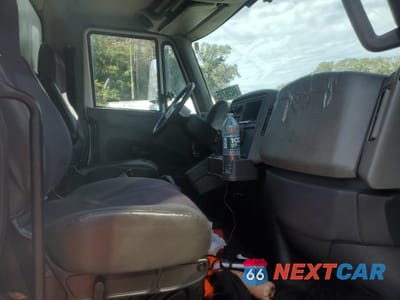 Piąte zdjęcie samochodu w środku: 2015 INTERNATIONAL 4300 BOX TRUCK VIN:1HTMMAAN2FH642836 - miniatura