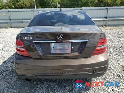 Zdjęcie 6 z 12 samochodu: 2014 MERCEDES-BENZ C 250 VIN:WDDGF4HBXER309719 - miniatura