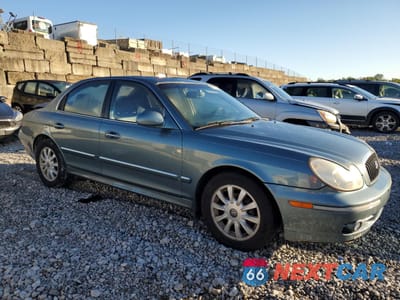 Czwarte zdjęcie samochodu z boku: 2004 HYUNDAI SONATA GLS VIN:KMHWF35H64A967071 - miniatura