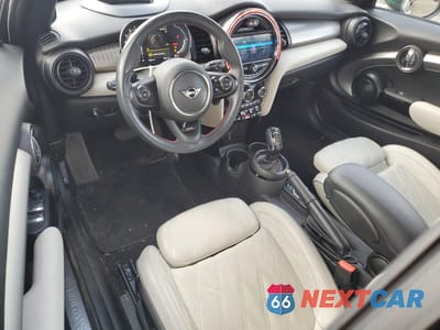 Zdjęcie 8 z 12 samochodu: 2021 MINI COOPER S VIN:WMWWJ5C00M3N14853 - miniatura
