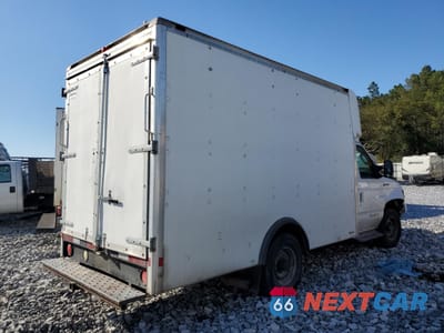 Trzecie zdjęcie samochodu z tyłu: 2006 FORD E350 DELIVERY VAN VIN:1FDSE35P26DA30910 - miniatura