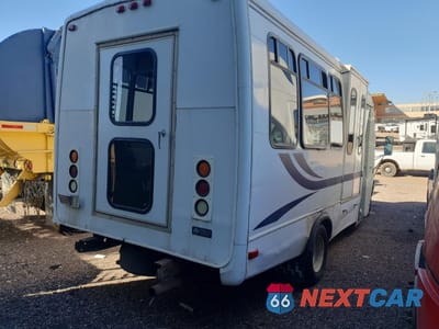 Czwarte zdjęcie samochodu z boku: 2004 CHEVROLET EXPRESS G3500 VIN:1GBJG31U641111840 - miniatura