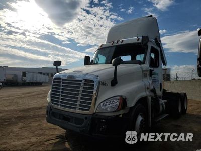 Drugie zdjęcie samochodu z przodu: 2014 FREIGHTLINER CASCADIA SEMI TRUCK VIN:3AKJGEDV1ESFY0514 - miniatura