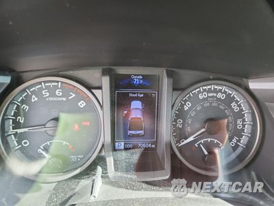 Zdjęcie 9 z 16 samochodu: 2018 TOYOTA TACOMA DOUBLE CAB VIN:5TFCZ5AN3JX139090 - miniatura