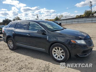 Czwarte zdjęcie samochodu z boku: 2019 LINCOLN MKT VIN:2LMHJ5NK1KBL00879 - miniatura