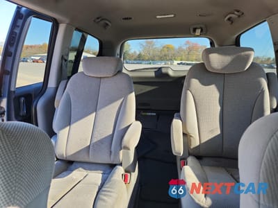 Zdjęcie 10 z 14 samochodu: 2010 KIA SEDONA EX VIN:KNDMH4C34A6324459 - miniatura