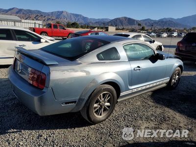 Trzecie zdjęcie samochodu z tyłu: 2005 FORD MUSTANG VIN:1ZVHT80N155249841 - miniatura