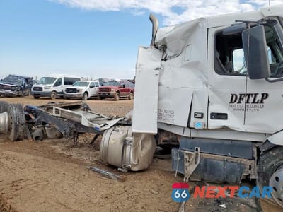 Zdjęcie 9 z 10 samochodu: 2020 VOLVO VNR SEMI TRUCK VIN:4V4WC9EJ7LN269826 - miniatura