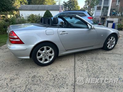 Czwarte zdjęcie samochodu z boku: 2001 MERCEDES-BENZ SLK 230 KOMPRESSOR VIN:WDBKK49F31F234132 - miniatura
