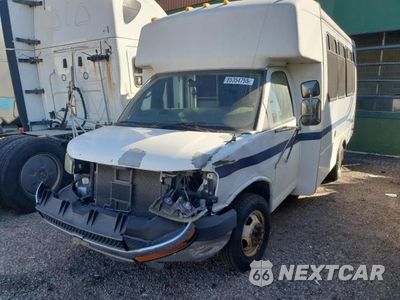 Drugie zdjęcie samochodu z przodu: 2004 CHEVROLET EXPRESS G3500 SHUTTLE BUS VIN:1GBJG31U641111840 - miniatura