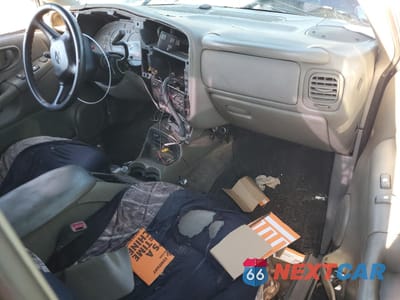 Zdjęcie 8 z 12 samochodu: 2000 CHEVROLET S TRUCK S10 VIN:1GCCT19W3Y8257507 - miniatura