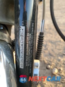 Zdjęcie 8 z 9 samochodu: 2002 HARLEY-DAVIDSON XL883 HUGGER VIN:1HD4CEM152K147414 - miniatura