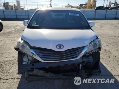 Piąte zdjęcie samochodu w środku: 2014 TOYOTA SIENNA XLE VIN:5TDYK3DC1ES472733 - miniatura
